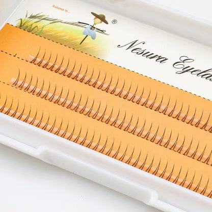 V-shaped lower eyelashesV-shaped lower eyelashes are suitable for daily makeup, salon personal eyelash extensions, and equipment.